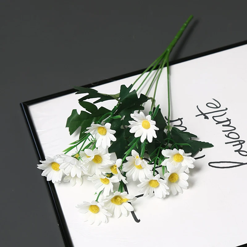 Dekorative Blumenarrangements für die Wohnkultur