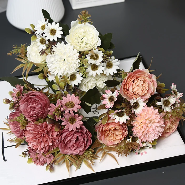 Dekorative Kunstblumenanordnung für die Heimpräsentation