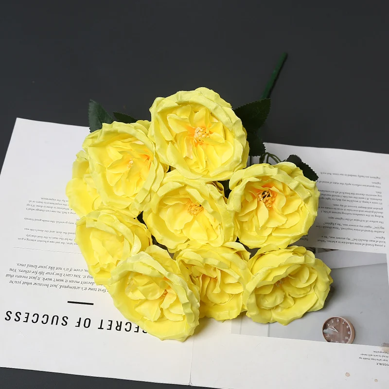 Dekorativer künstlicher Blumenstrauß für die Heimdekoration
