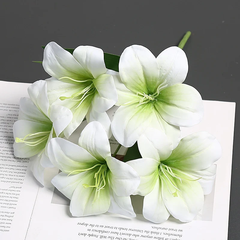 Dekoratives künstliches Blumenarrangement für Zuhause