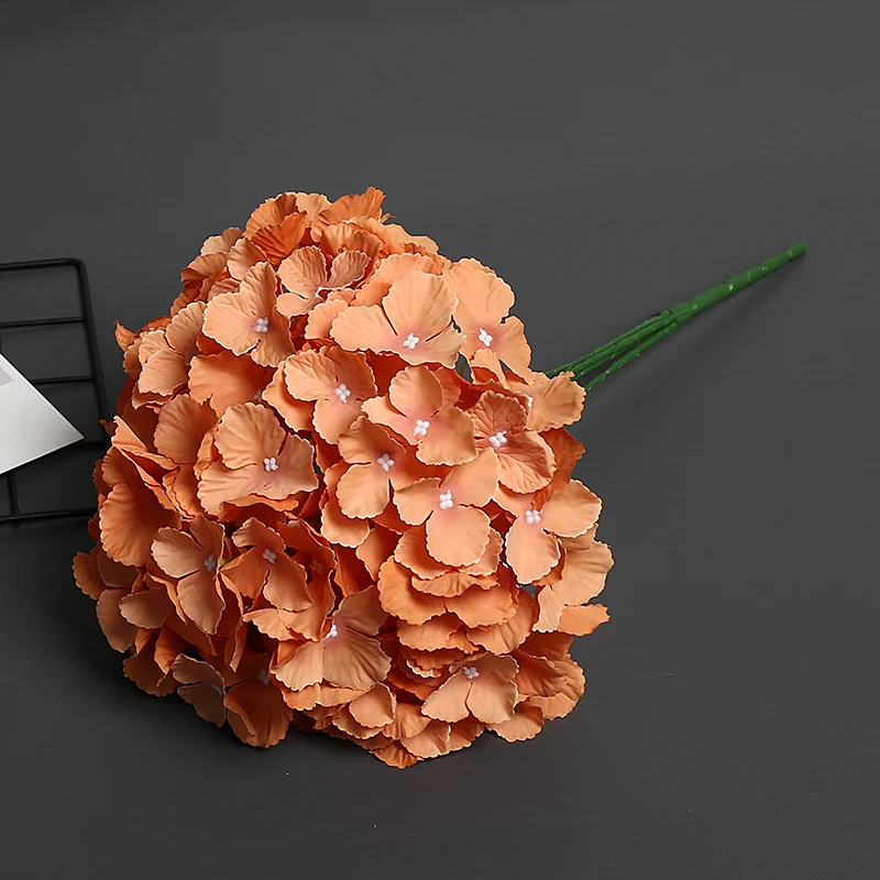 Künstliches Blumenarrangement für die Innenausstellung