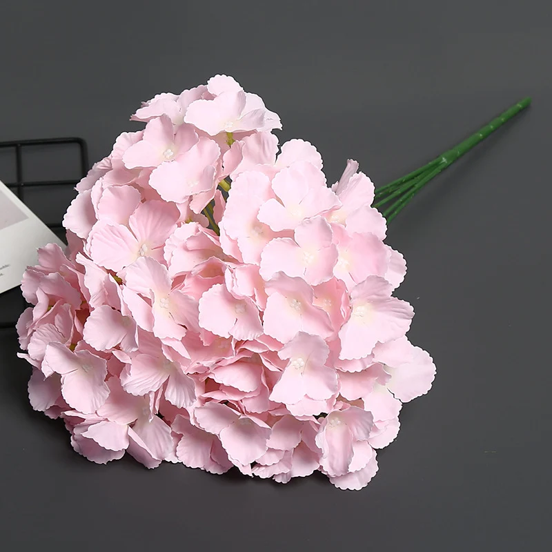 Künstliches Blumenarrangement für die Innenausstellung