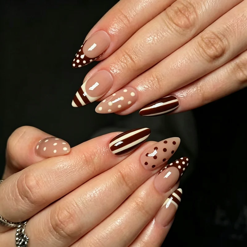 Stylisches Press-On-Nagelkunst-Set