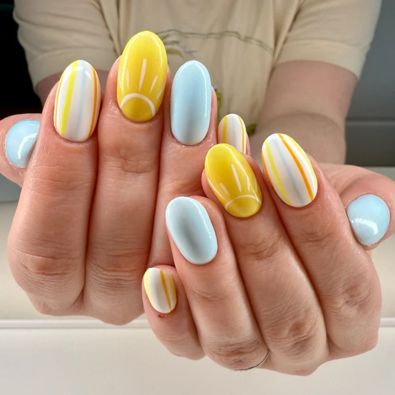 Sommer-inspirierte künstlerische Press-On-Nägel Set