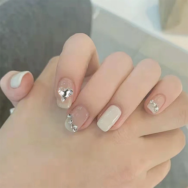 Rhinestone akzentuiertes Press-On Nagelset