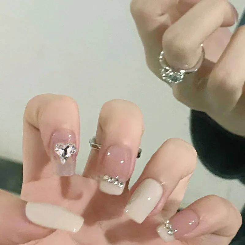Rhinestone akzentuiertes Press-On Nagelset