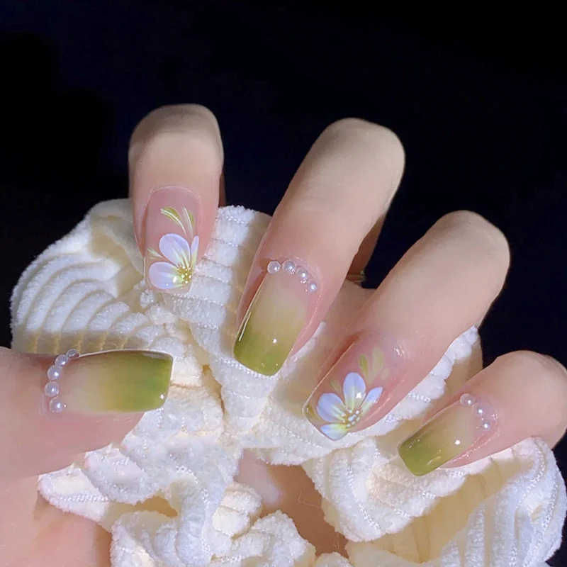 Florales Motiv Press-On Nagelkunst