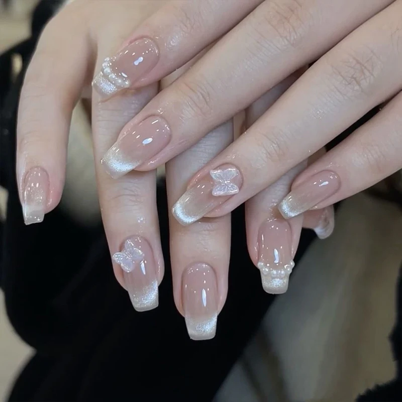 Elegante Press-On Nagelkunst mit dekorativem Design