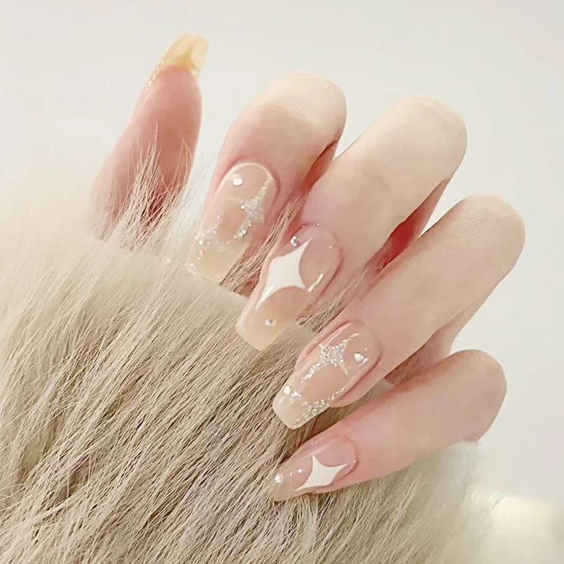 Elegante Press-On Nagelkunst
