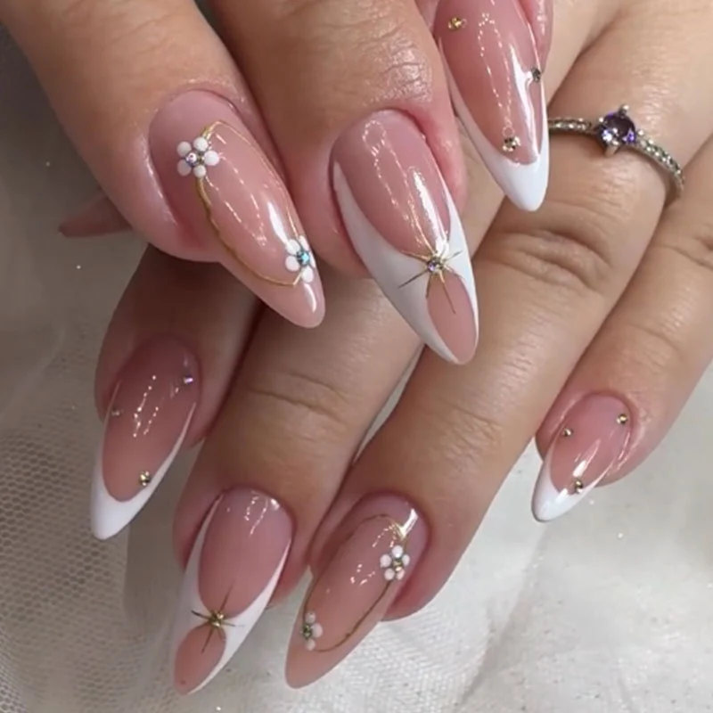 Elegante Floral Stiletto Nagelkunst