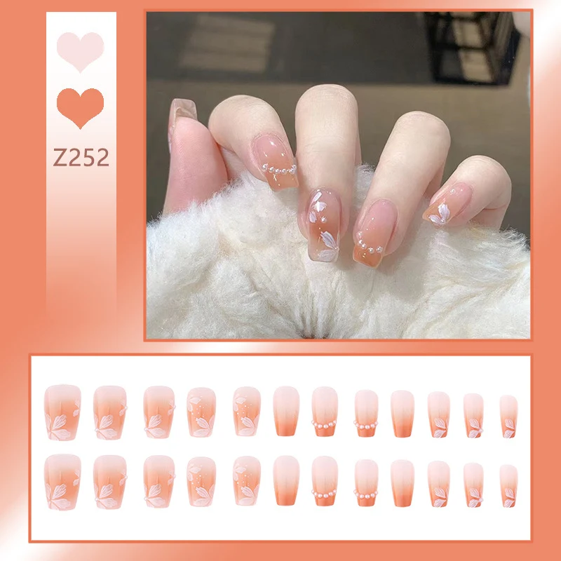 Elegante Blumendruck-Nageltips
