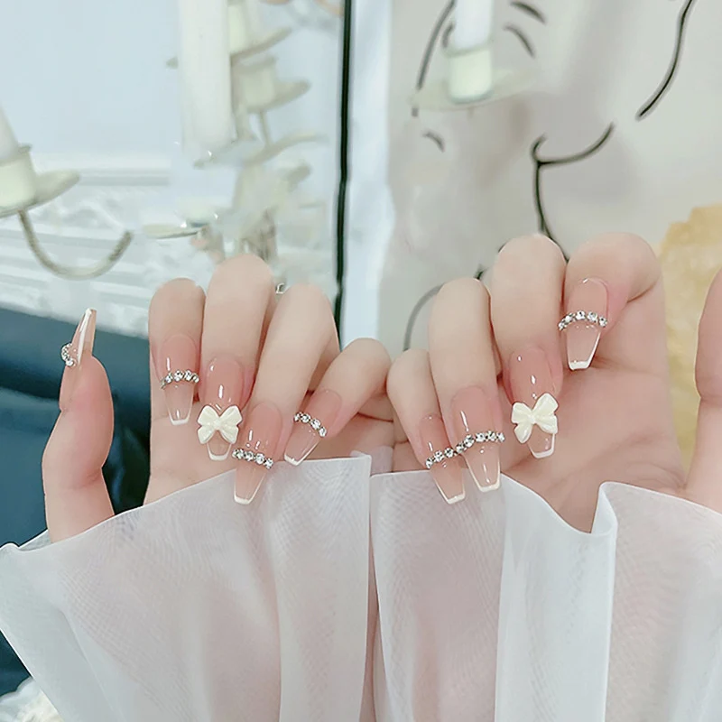Elegantes dekoratives Press-On Nagelkunst-Set
