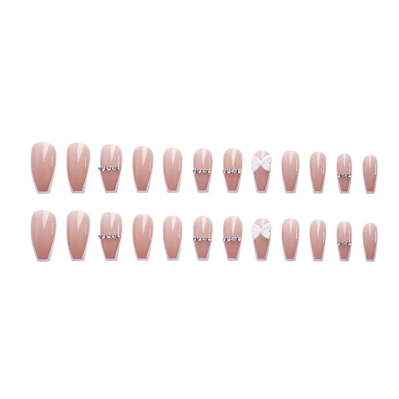 Elegantes dekoratives Press-On Nagelkunst-Set