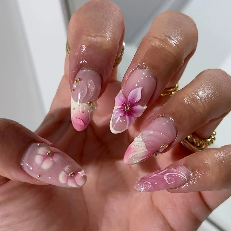 Dekorative Florale Nagelspitzen