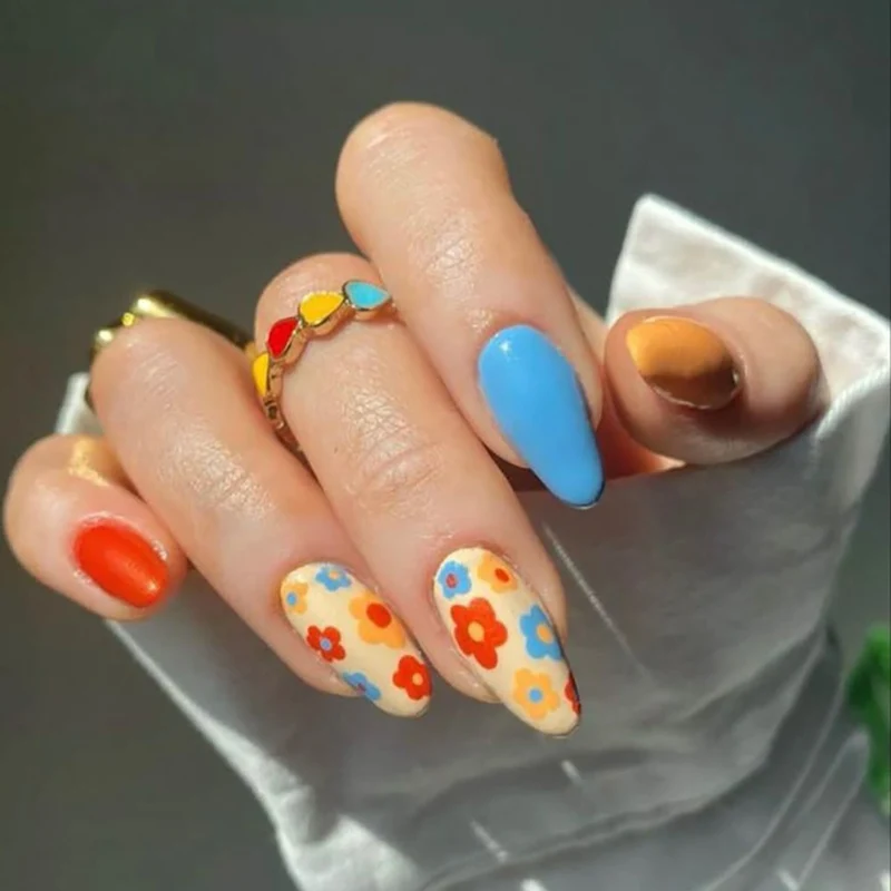 Bunte Blumen Nagelkunst