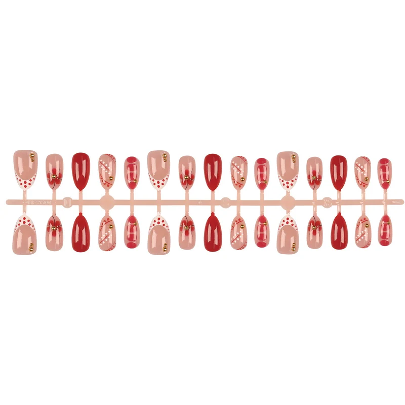 Künstlerisches Press-On Nail Set mit dekorativen Akzenten