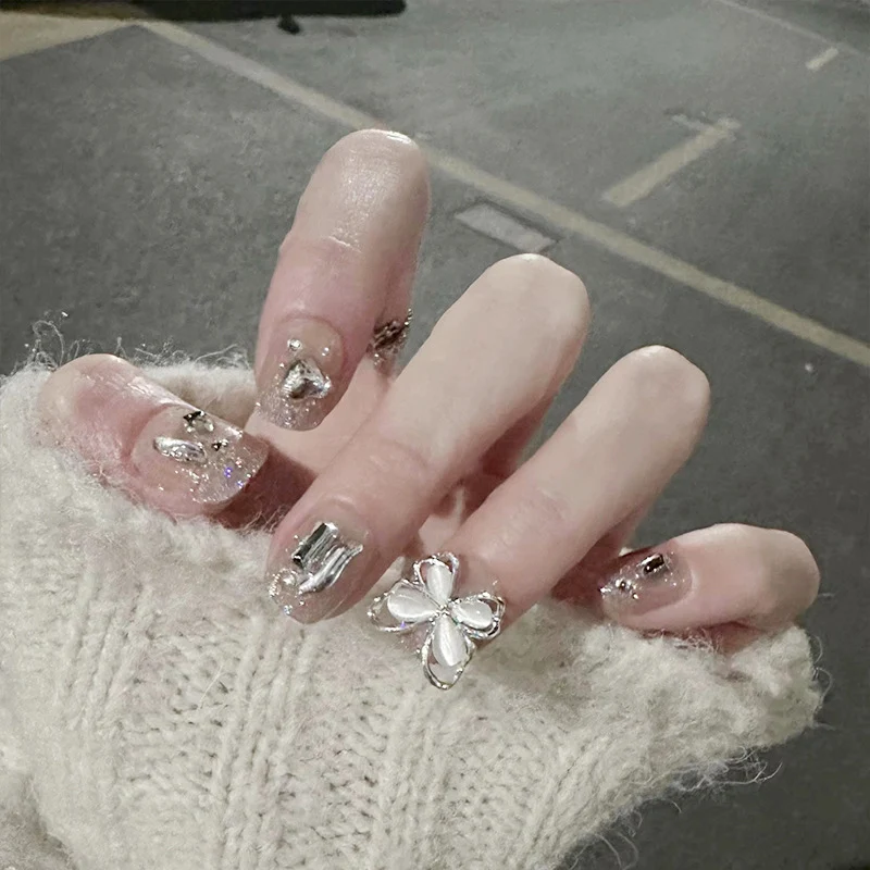 Künstlerisches Press-On Nageldesign