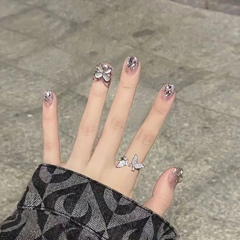 Künstlerisches Press-On Nageldesign