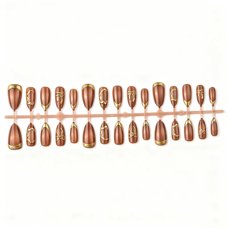 Dekorativer Metallic-Akzent Press-On-Nagelset