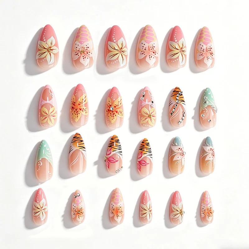 Dekoratives mit Blumen verziertes Press-On Nagelkunst-Set