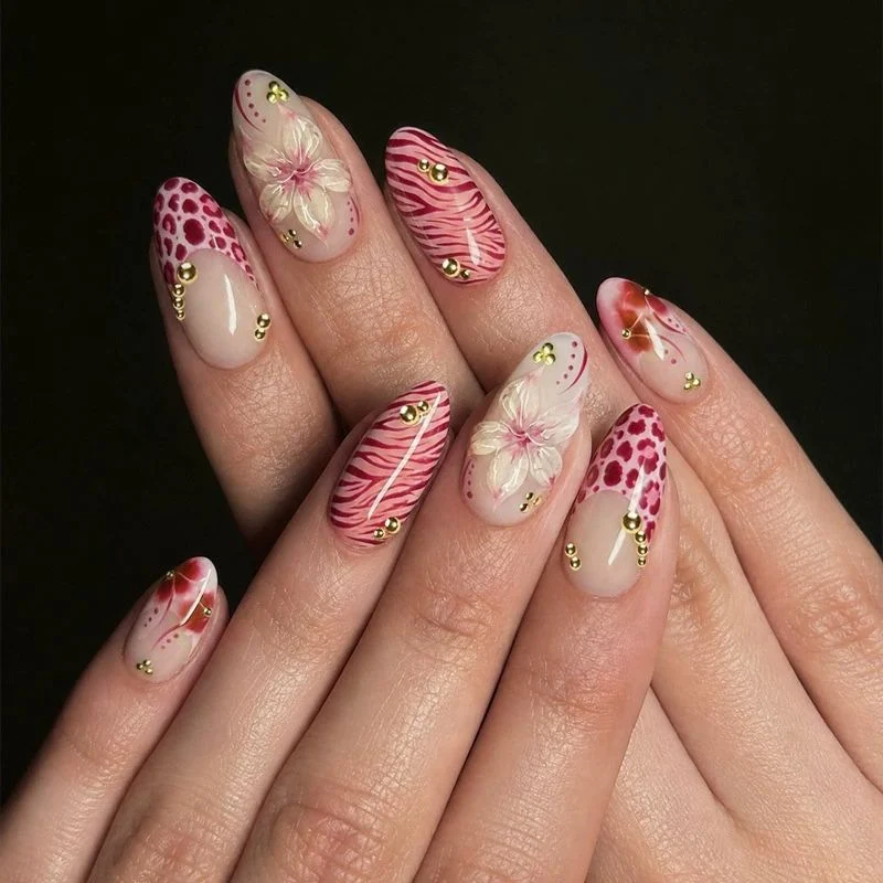 Künstlerisches Floral-Nageldesign Press-On-Set