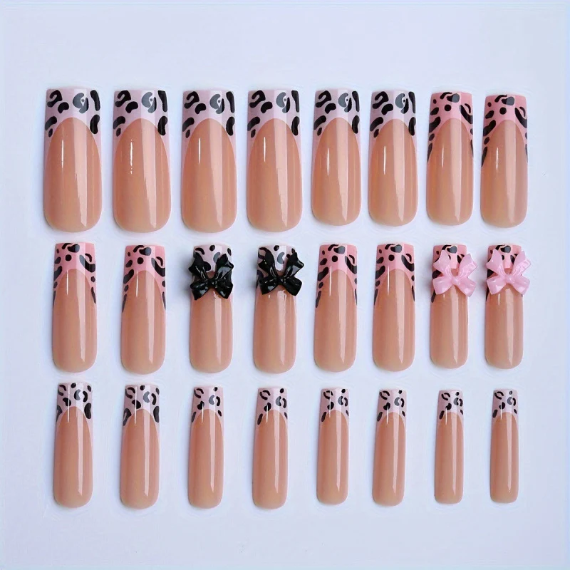 Dekorative Press-On Nagelkunst mit Schleifenakzenten