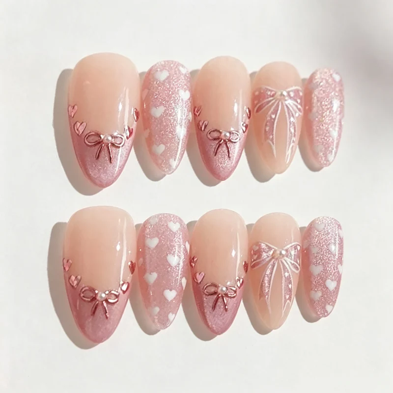 Dekoratives Press-On Nagelkunst Set mit Herz- und Schleifen-Designs