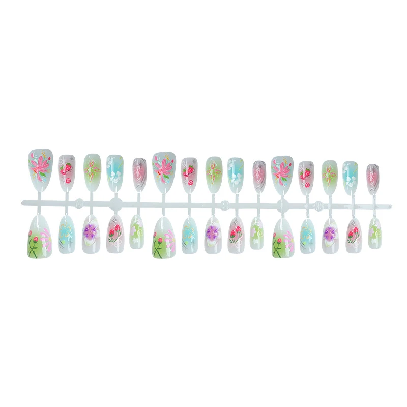 Künstlerisches Press-On-Nagelkunst-Set mit floralen Verzierungen