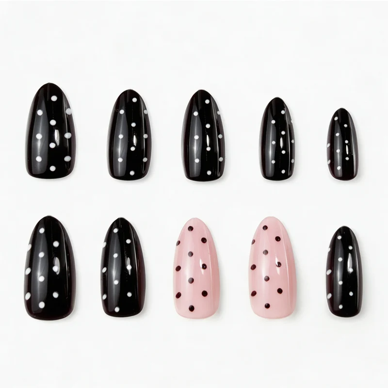 Künstlerisches Press-On Nagelkunst Set mit gepunktetem Design
