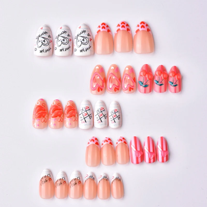 Künstlerisches Herz- und Kuss-Themen Press-On Nail Art Set