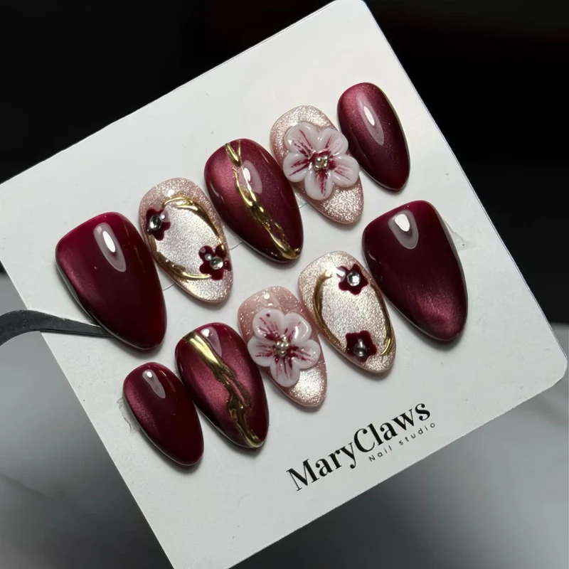 Künstlerisches blüteninspiriertes Press-On-Nagelset