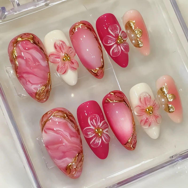 Künstlerisch floral gestaltete Luxus Press-On Nägel
