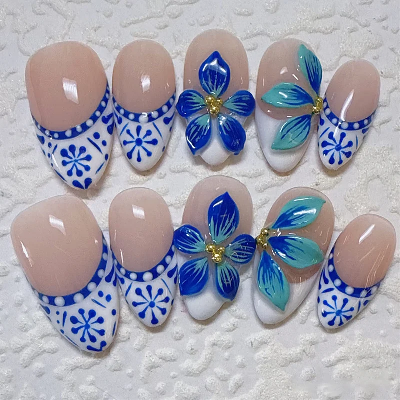 Künstlerisch floral dekoriertes Press-on-Nagelset