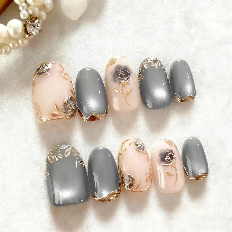 Künstlerisches mit Blumenakzenten versehenes Press-On Nagelset