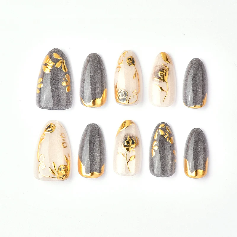 Künstlerisches mit Blumenakzenten versehenes Press-On Nagelset