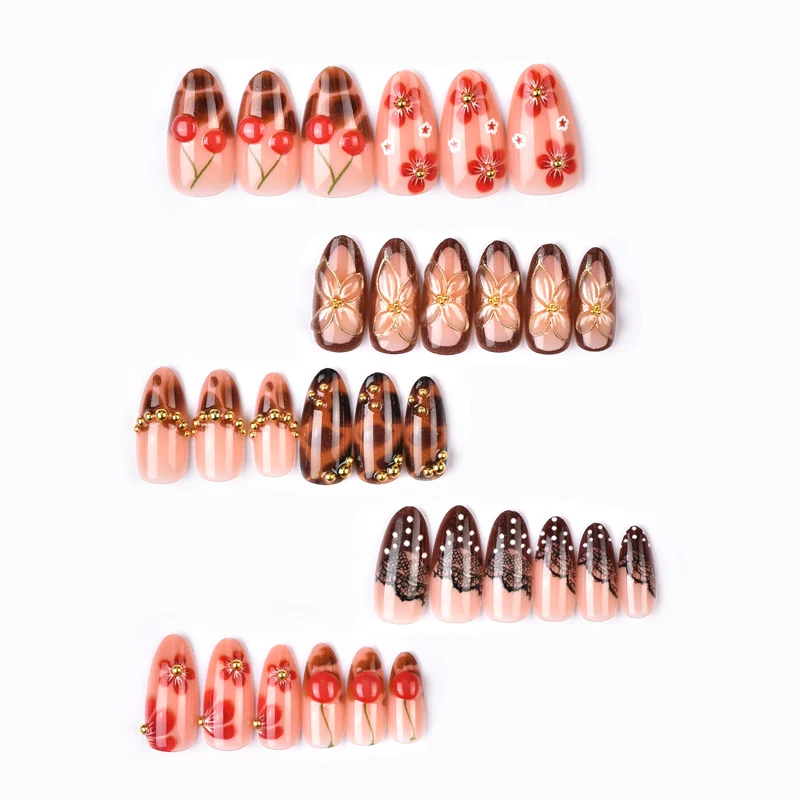Künstlerisches dekoratives Press-On-Nägel-Set