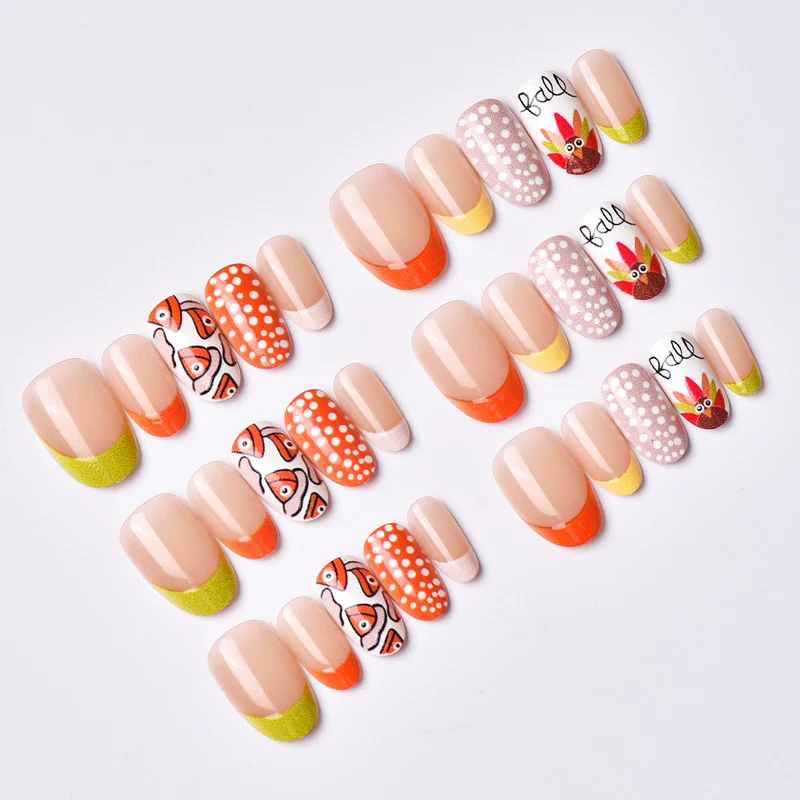 Kreatives thematisches Press-On Nagelset