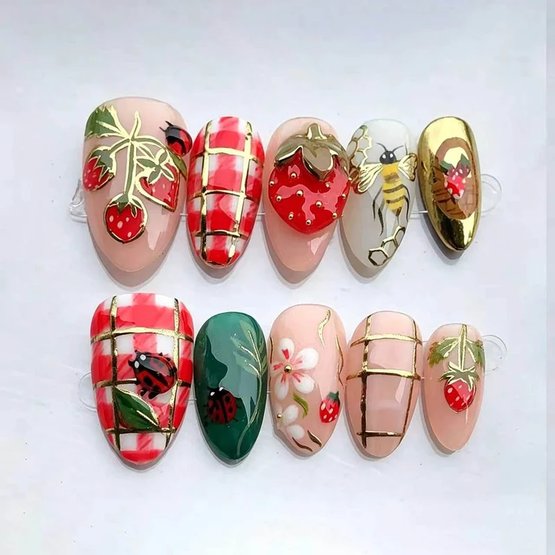 Kreatives Erdbeer-Themen Press-On Nagelkunst Set