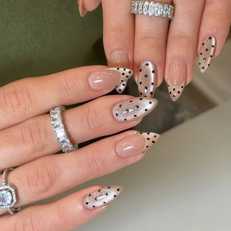 Kreatives Press-On-Nagelset mit Glitter- und Punktdesign