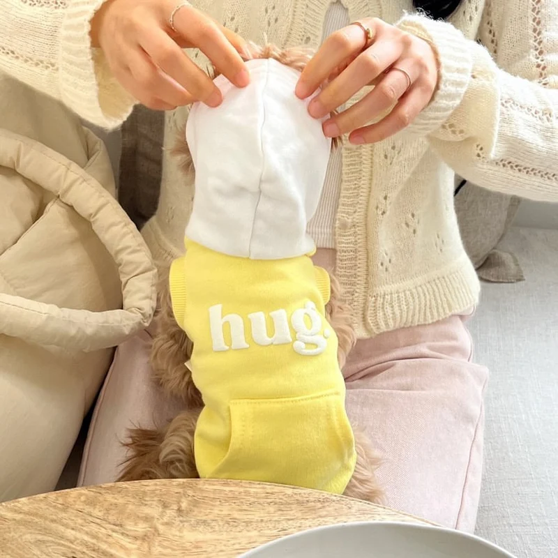 Kleiner Hund Kapuzenpullover mit Kängurutasche Applikation Schriftzug