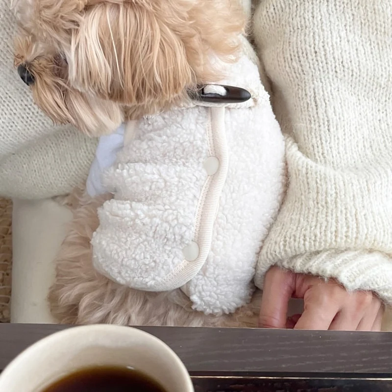 Sherpa-Fleece-Hundeweste mit Knopfverschluss und Harness-Schlitz