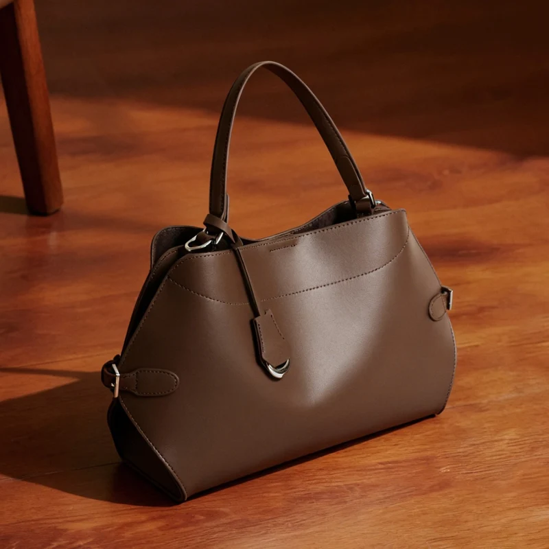 Strukturiert Glattes Leder Top-Handle Tote Bag mit Silber Hardware