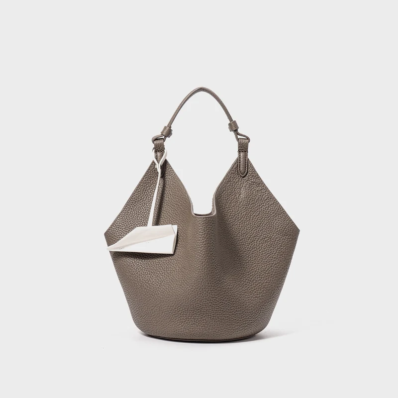 Schlaffes geprägtes Leder Hobo-Bucket-Tasche mit Oberarm und geometrischer Silhouette