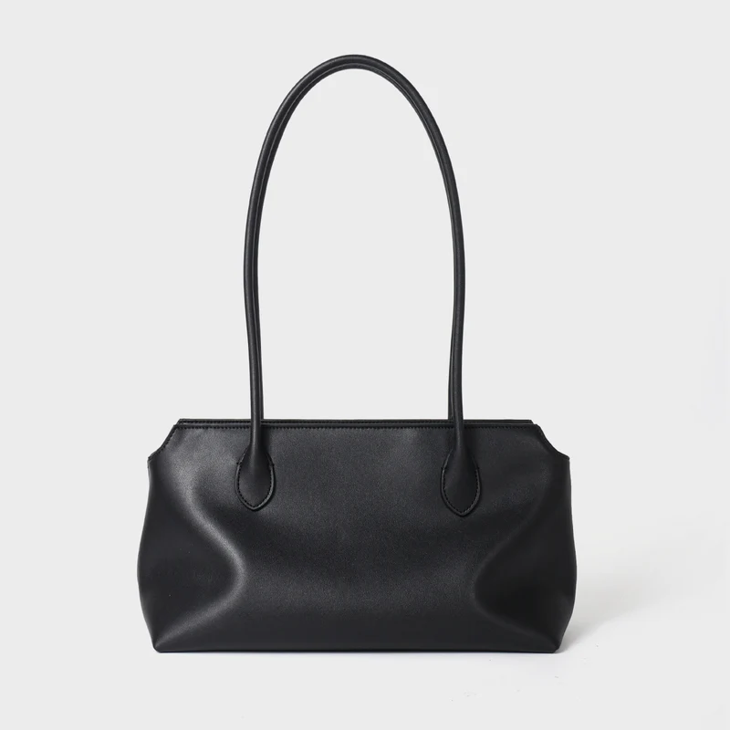 Schlanke Minimalistische Schultertasche mit langen Trägern