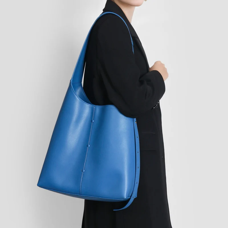 Elegante gebogene Bucket-Hobo-Tasche mit verstellbarem Seitengurt