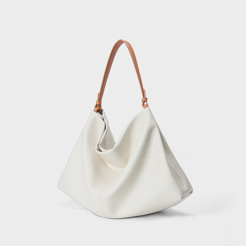 Skulpturaler Slouch Hobo Umhängetasche mit kontrastierendem Obergriff