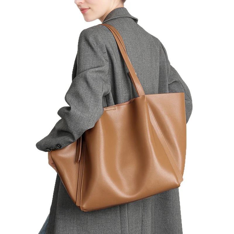 Minimalist Sculpted Tote mit verstellbaren Schulterriemen