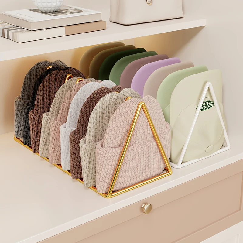 Dreieckiger Gold Metall Multi-Slot Mütze und Strickmützen Organizer Regal
