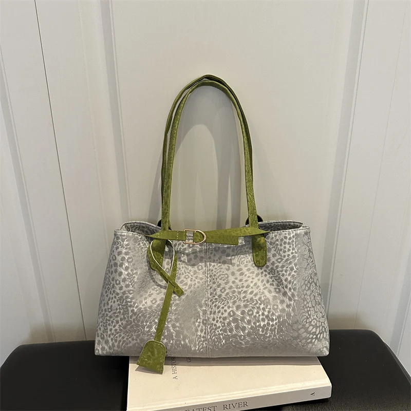 Stilvolle Gepardendruck-Handtasche