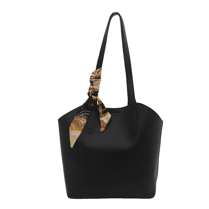 Elegante Tote Bag mit Schal-Akzenten